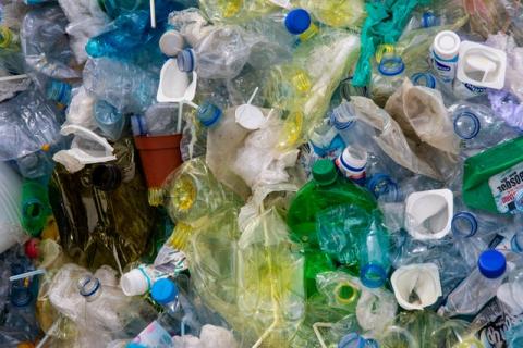 " 175 pays se mettent d’accord pour trouver un « remède » contre la pollution plastique " - article de PositiVR